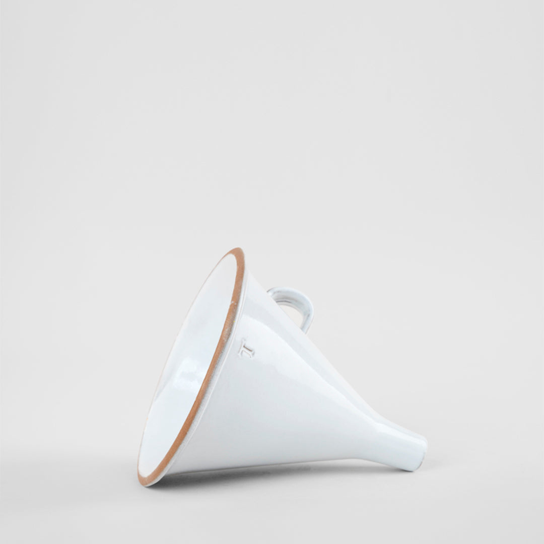 EMBUDO CACHARRO 18CM AL 18.5CM L 16.5CM AN