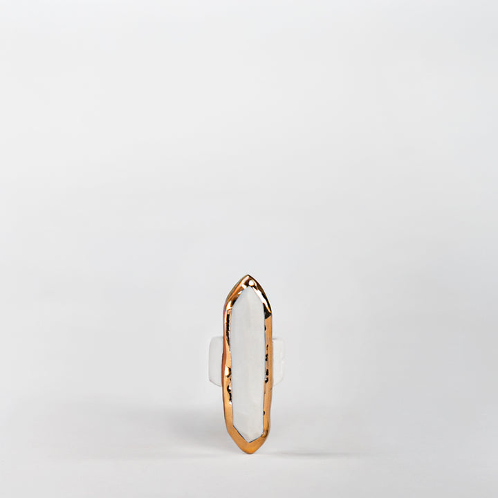 ANILLO CORTE ROCA ESMERALDA PORCELANA #13 C/ORO 14 K | Trinitate