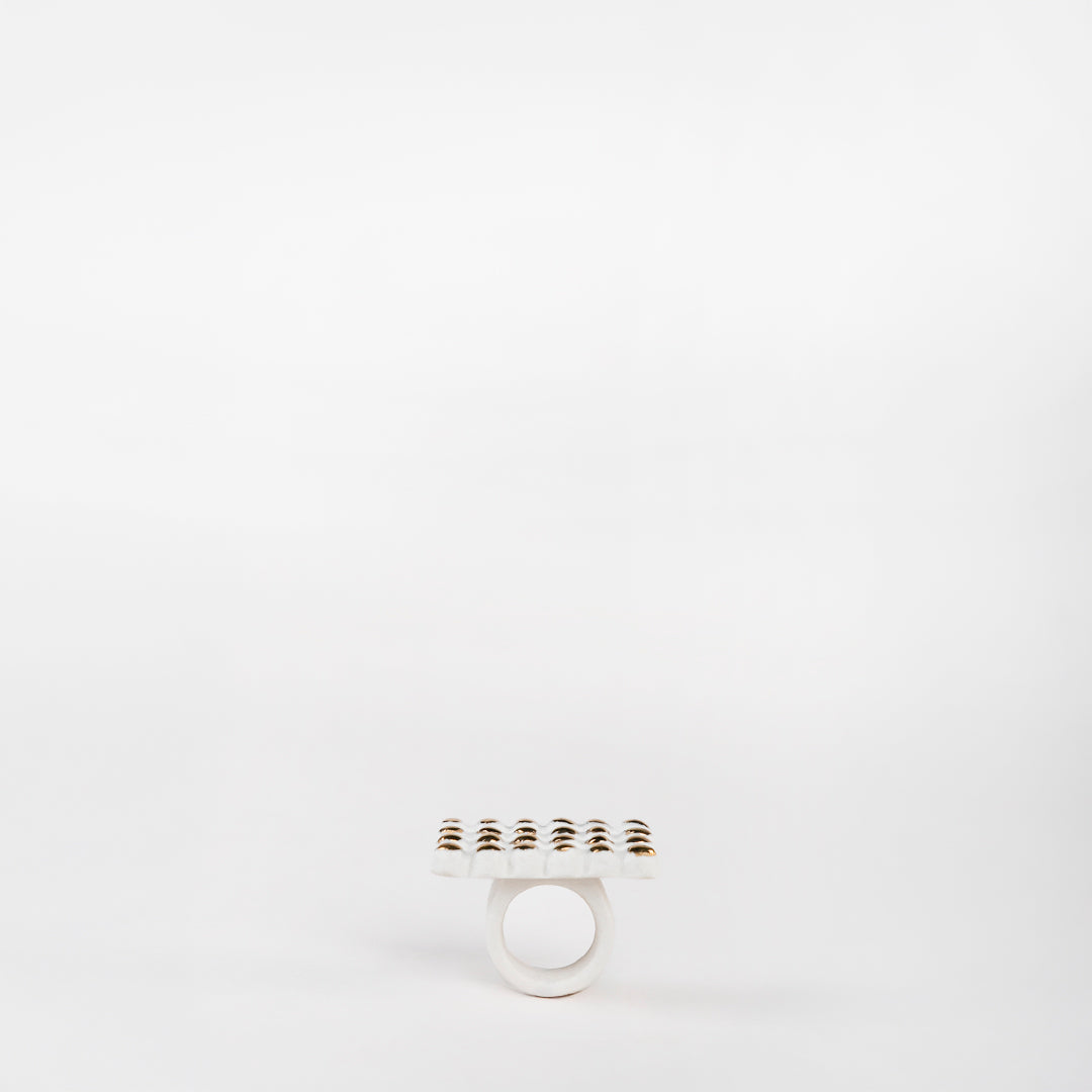 ANILLO CORTE ROCA PORCELANA #13 C/ORO 14K | Trinitate