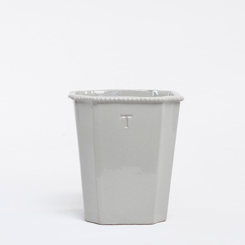 MACETA CUADRADA CLASICA 17.5CM AL 16CM L 16CM AN