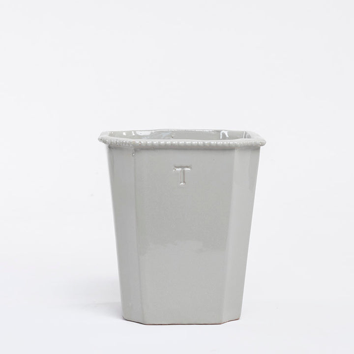 MACETA CUADRADA CLASICA 17.5CM AL 16CM L 16CM AN