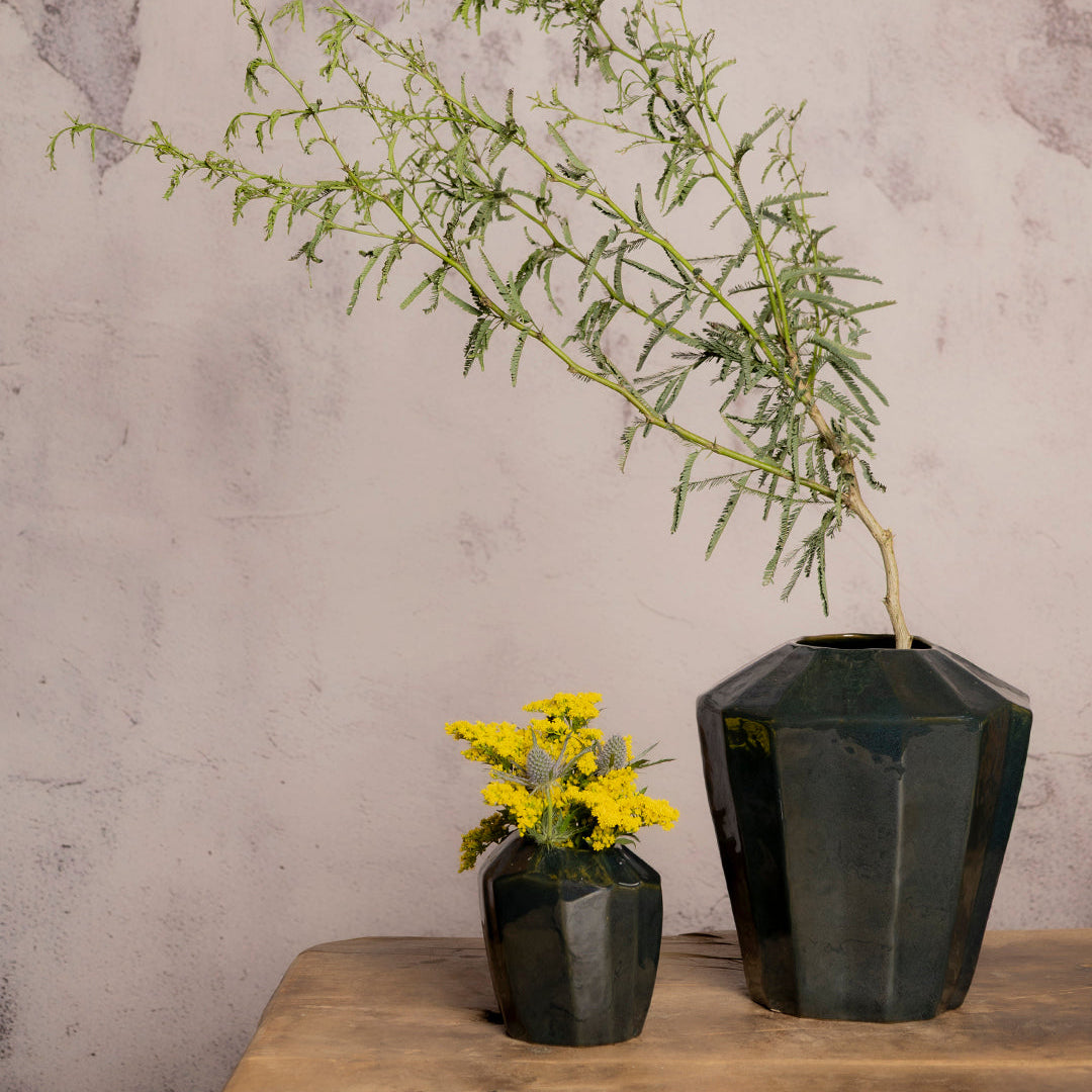 ANGULAR VASE 25.5CM TO 24.5CM D