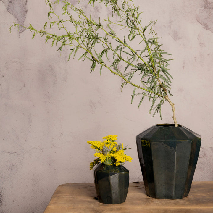 ANGULAR VASE 25.5CM TO 24.5CM D