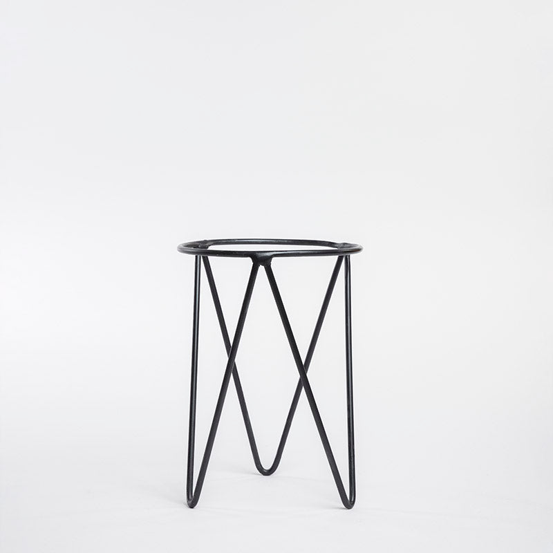 TRIPIE DE METAL PARA MACETA 25CM AL 17CM D | Trinitate